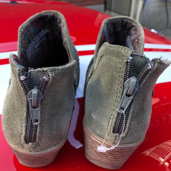 Green Ankle Boots by Earth! Size 6. NW (some tags) - Picture 5 of 6